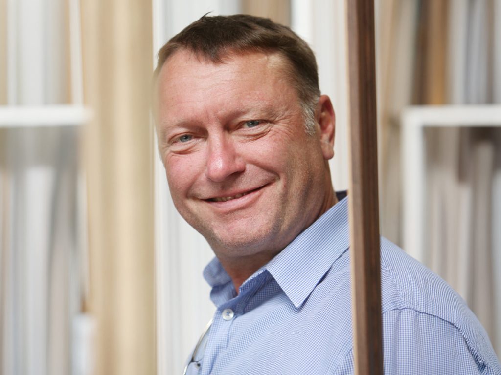 Měl firmu jen oprášit a prodat. Teď s ní český manažer míří na burzu a cílí na miliardové tržby