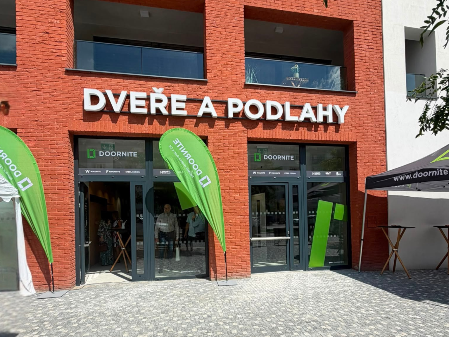 DOORNITE otevřel novou vzorkovou prodejnu v Praze. Celkově se jedná o 60. showroom na česko-slovenském trhu