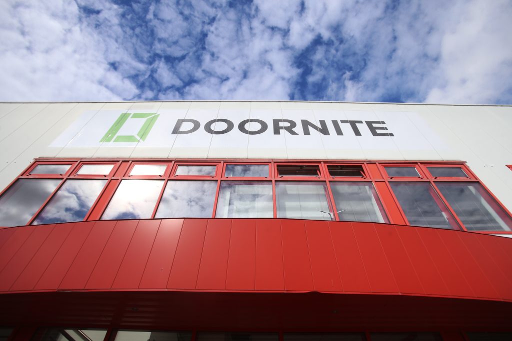 Blíží se další IPO na pražské burze. Investoři mohou podávat nabídky na akcie výrobce dveří Doornite